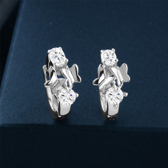 ❤️4 for $20 Sale❤️ silver butterfly hoop Earrings - Picture 4 of 4